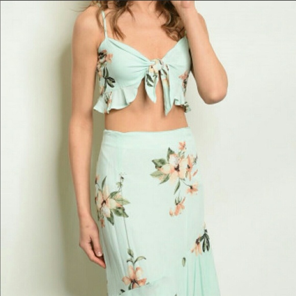 Floral crop top maxi skirt set - Picture 2 of 3